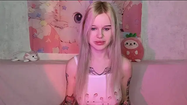 Snapshot of HoneyGold_ chatting on December 23, 2025, 4:01 am HoneyGold online show from December 23, 2025, 4:01 am