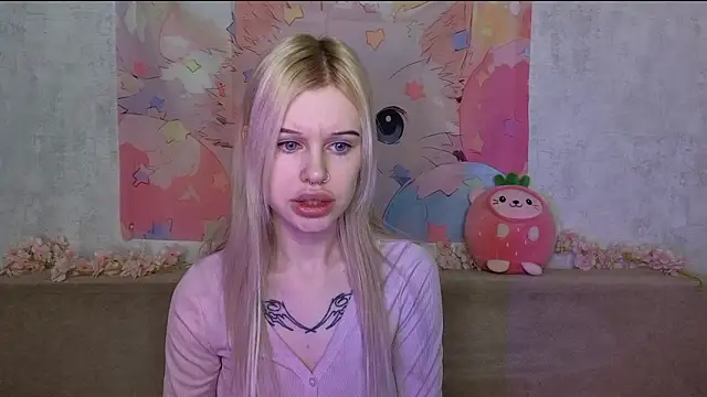 Snapshot of HoneyGold_ chatting on February 2, 2026, 4:00 am HoneyGold online show from February 2, 2026, 4:00 am