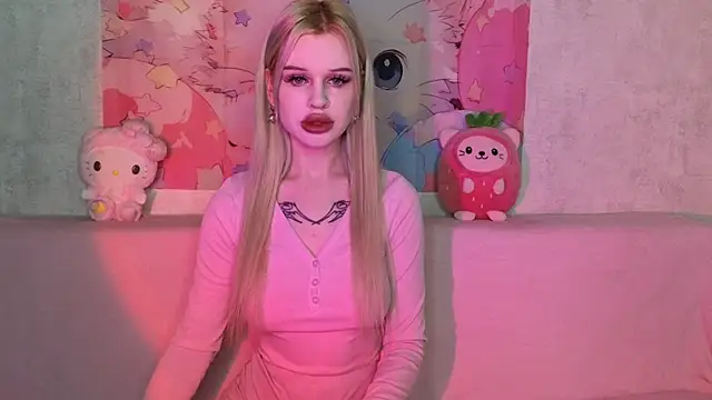 Snapshot of HoneyGold_ chatting on November 17, 2025, 5:28 pm HoneyGold online show from November 17, 2025, 5:28 pm