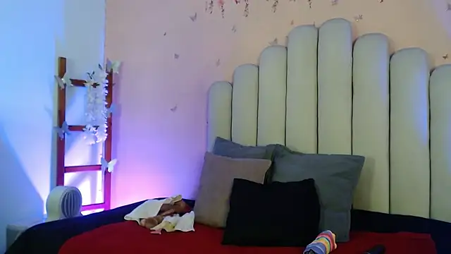 SweetRenata  online show from October 24, 2025, 11:20 am