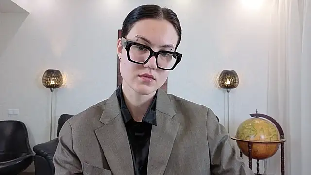Marie Fitch online show from May 2, 2026, 12:49 am