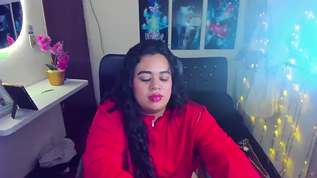 oliviia cute online show from November 5, 2025, 4:59 am