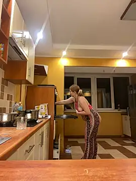 Snapshot of Passion-Blondy chatting on February 3, 2025, 5:24 pm Passion-Blondy online show from February 3, 2025, 5:24 pm