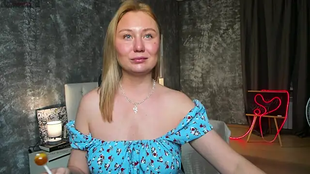 scent  of woman online show from October 27, 2025, 1:50 am