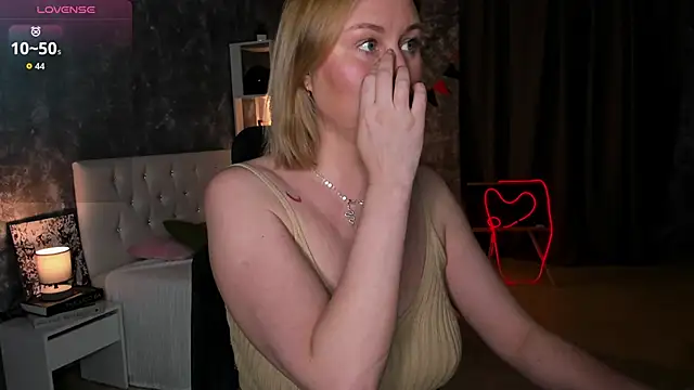 scent  of woman online show from November 20, 2025, 1:50 am