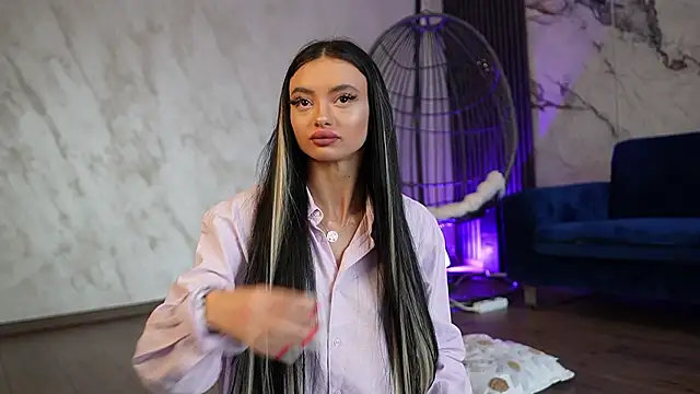 RachelRavee online show from March 13, 2026, 5:23 am