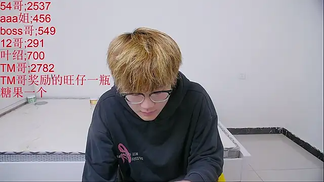 KK-cuteboy online show from April 3, 2026, 3:46 am