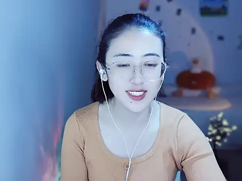 Snapshot of Queena_ chatting on December 18, 2025, 7:13 am Queena online show from December 18, 2025, 7:13 am