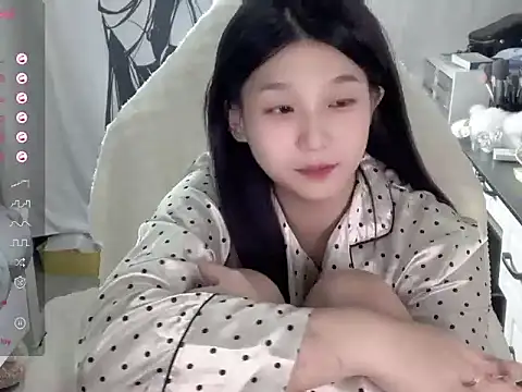 QiQi-779 online show from October 10, 2025, 2:51 pm