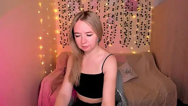 Evaa Braunn online show from October 15, 2025, 2:21 am