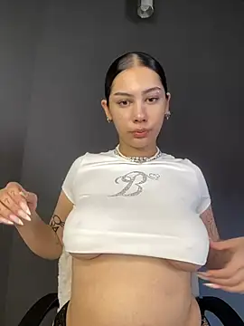 LoraShines online show from July 13, 2026, 11:53 am