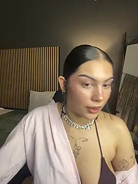 LoraShines online show from July 10, 2026, 12:49 pm