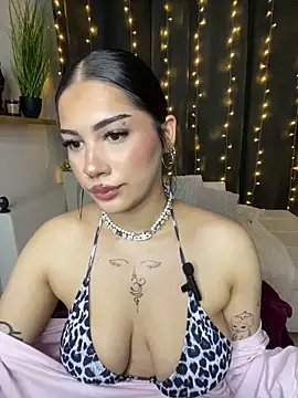 LoraShines online show from June 11, 2026, 5:54 pm