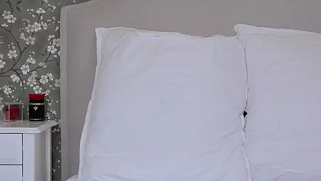 TesaQuinn online show from November 27, 2025, 6:52 pm