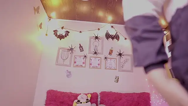Snapshot of Cielo_Andrade chatting on October 14, 2025, 12:28 pm Cielo Andrade online show from October 14, 2025, 12:28 pm