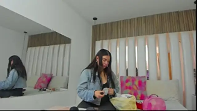 AmbarGills online show from November 15, 2025, 1:04 pm