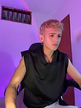 tylernova online show from November 8, 2025, 3:43 am