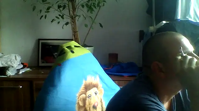 Snapshot of Macknow chatting on October 12, 2025, 6:48 am Macknow online show from October 12, 2025, 6:48 am