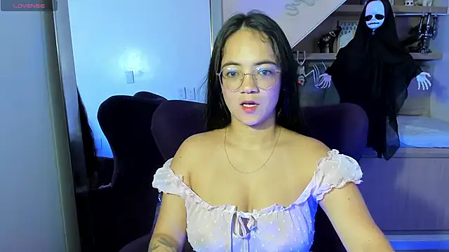 Snapshot of Sasha_Grace chatting on October 18, 2025, 1:02 pm Sasha Grace online show from October 18, 2025, 1:02 pm