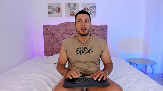 Snapshot of LoganRyder chatting on October 13, 2025, 1:02 pm LoganRyder online show from October 13, 2025, 1:02 pm
