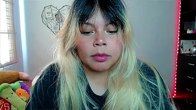 EllieMoonX online show from November 18, 2025, 3:15 pm