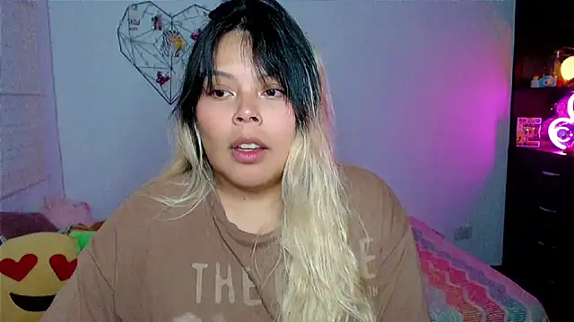 EllieMoonX online show from April 15, 2026, 11:16 pm