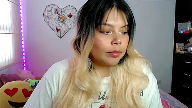 EllieMoonX online show from April 8, 2026, 10:33 pm