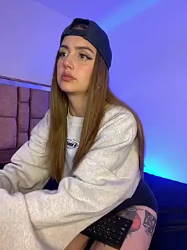 Lucy 699 online show from October 28, 2025, 4:57 am