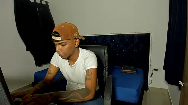 Snapshot of elias_ford chatting on October 10, 2025, 7:47 pm elias ford online show from October 10, 2025, 7:47 pm