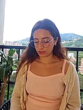 Snapshot of Meganthomson chatting on February 6, 2026, 10:06 pm Meganthomson online show from February 6, 2026, 10:06 pm