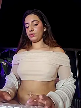 Snapshot of Meganthomson chatting on February 3, 2026, 2:53 am Meganthomson online show from February 3, 2026, 2:53 am