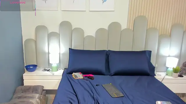 luly dreams online show from April 11, 2026, 11:47 am