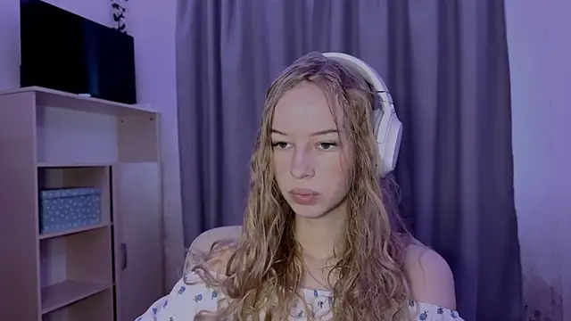 LunaCrave online show from October 29, 2025, 11:53 am