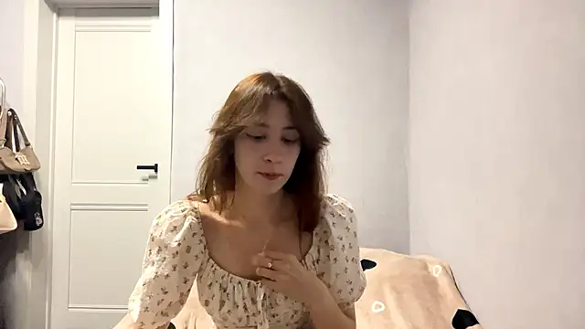 WildPeachh online show from November 4, 2025, 7:06 pm