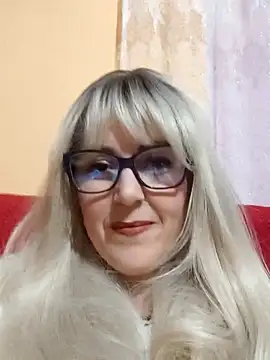 Amelialove42 online show from November 11, 2025, 7:52 pm