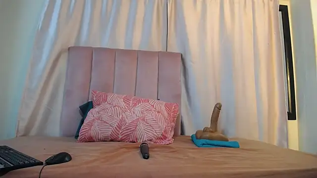 Kelly-001 online show from April 18, 2026, 3:42 am