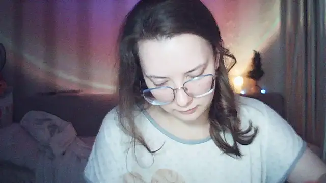 Snapshot of MoodieMira chatting on December 18, 2025, 2:05 am MoodieMira online show from December 18, 2025, 2:05 am