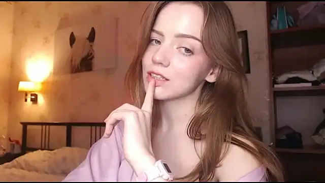 Snapshot of Olivia_Mensy chatting on October 14, 2025, 9:43 am Olivia Mensy online show from October 14, 2025, 9:43 am