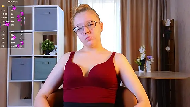 AlinaAldrete online show from November 4, 2025, 4:27 am