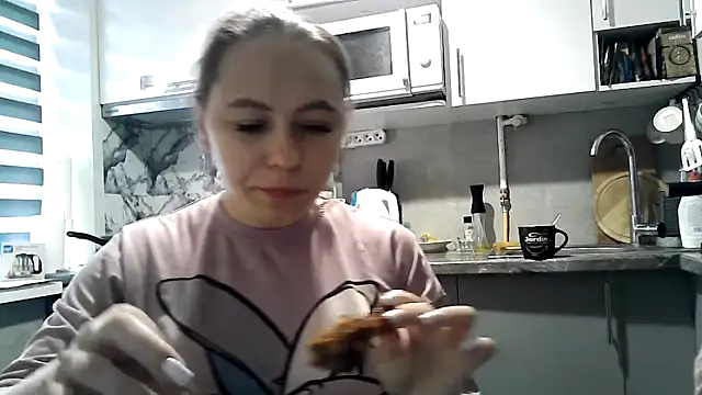 Snapshot of Ladikisss_20 chatting on October 13, 2025, 9:00 am Ladikisss 20 online show from October 13, 2025, 9:00 am