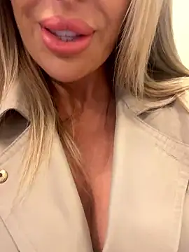 MrsCharlottFox online show from January 10, 2026, 4:02 pm