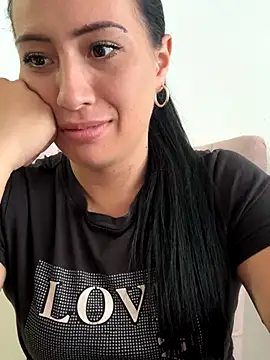 saris moon online show from October 24, 2025, 3:55 pm