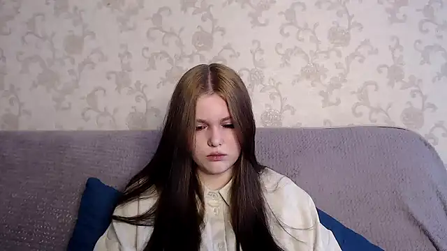 Musegirl online show from November 18, 2025, 8:17 am