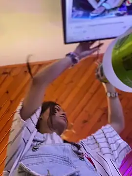 Ninfa pink online show from November 7, 2025, 9:52 pm