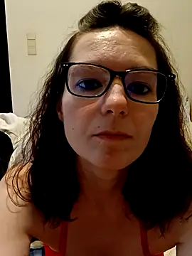 labellerose online show from December 18, 2025, 6:12 pm