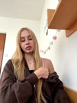 Snapshot of RemyStyles chatting on October 24, 2025, 2:38 pm RemyStyles online show from October 24, 2025, 2:38 pm