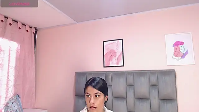 Snapshot of Ailyn_02 chatting on October 14, 2025, 8:09 pm Ailyn 02 online show from October 14, 2025, 8:09 pm