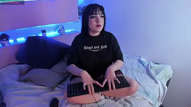 bubble  angel   online show from November 20, 2025, 11:44 am