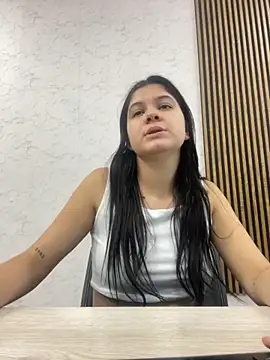 emma jak online show from October 12, 2025, 3:24 pm