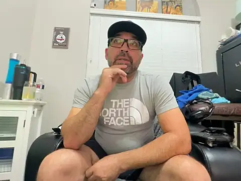 Snapshot of Fun_Time_Ron_2 chatting on October 20, 2025, 12:24 am Fun Time Ron 2 online show from October 20, 2025, 12:24 am